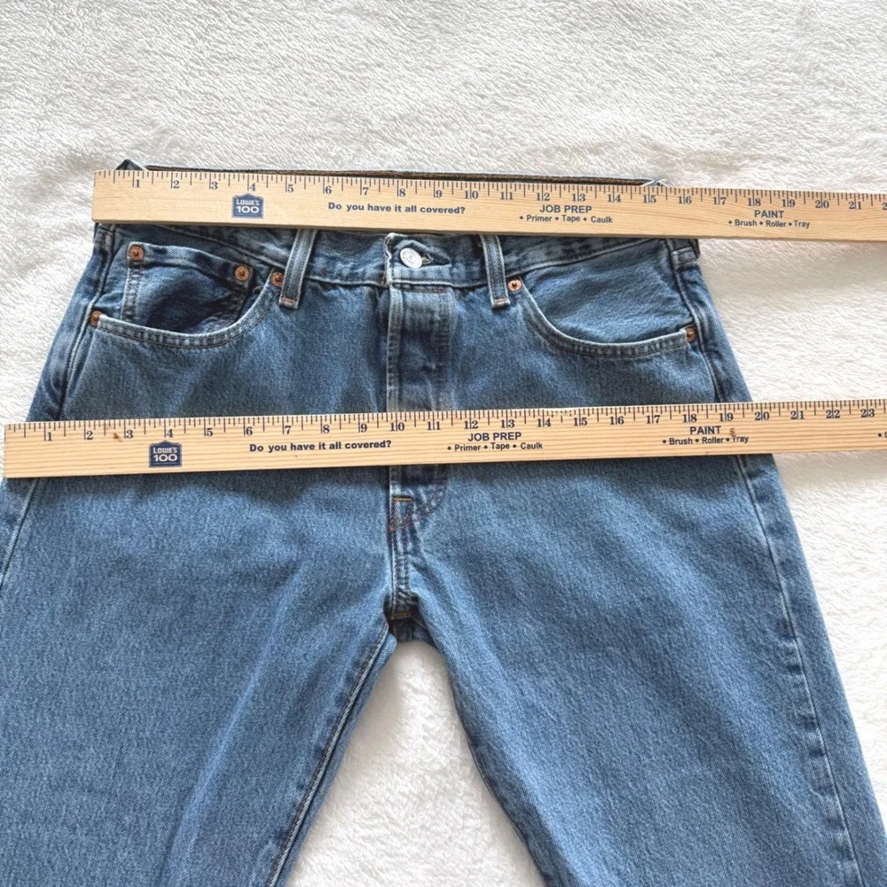 Levis 501 Original Fit Mens Medium Wash Blue Straight Leg Button Fly Jeans 32x32